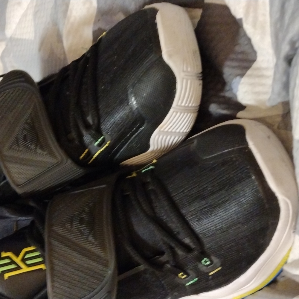 Kyrie basketball shoes